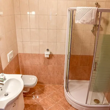 And Perunika Moravske Toplice