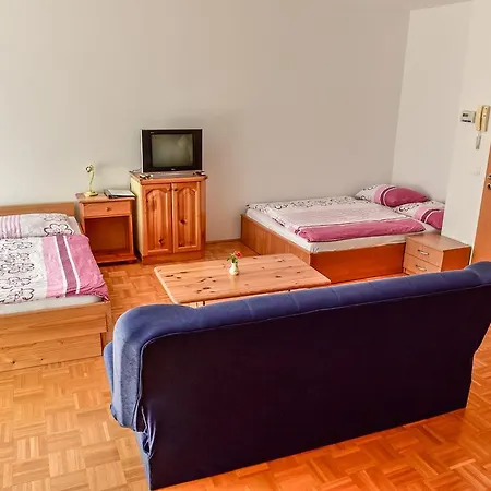 Apartment And Perunika *