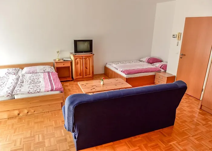 Apartma And Perunika *